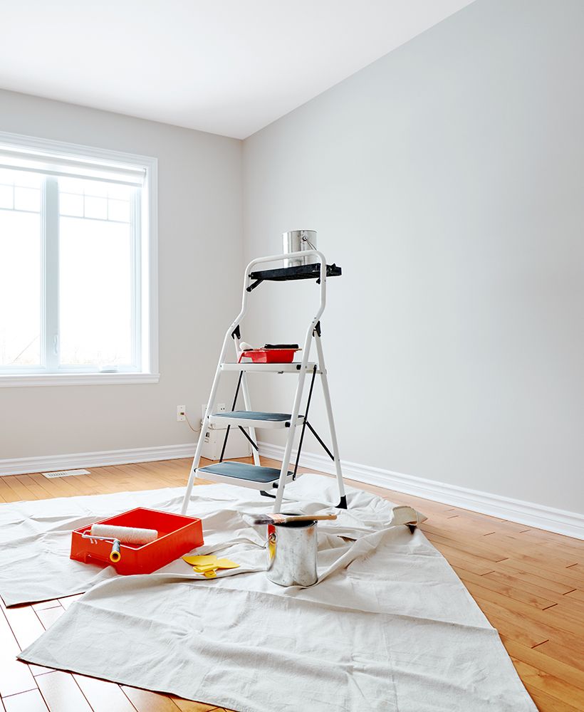 Malerarbeiten an Raumwand